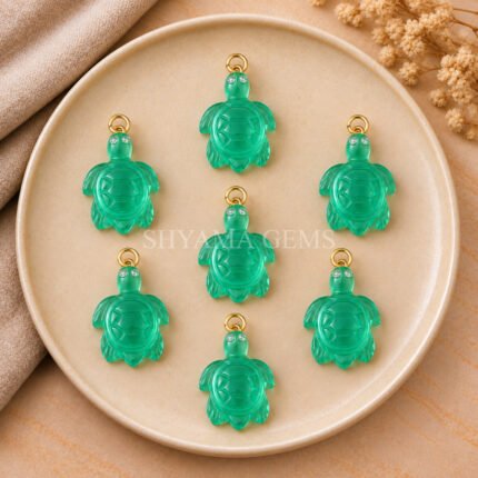 Columbian Emerald Quartz Turtle Carved 18mm Gemstone Pendant