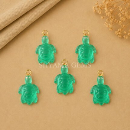 Columbian Emerald Quartz Turtle Carved 18mm Gemstone Pendant