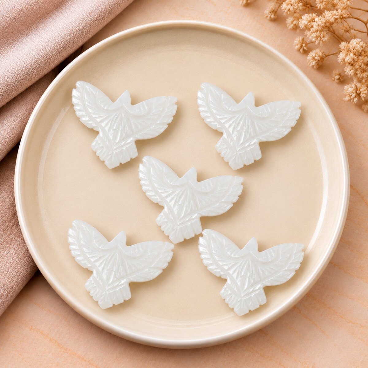 Howlite Eagle Shape 30mm Loose Gemstone Howlite Eagle Shape 30mm Loose Gemstone